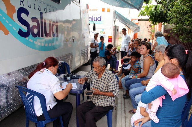 Alcalde Cocchiola ofrece atención médica gratuita en el sur de Valencia 