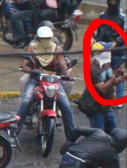 Colectivos y PNB mantienen asediados a vecinos de La Candelaria. Foto: Cortesía