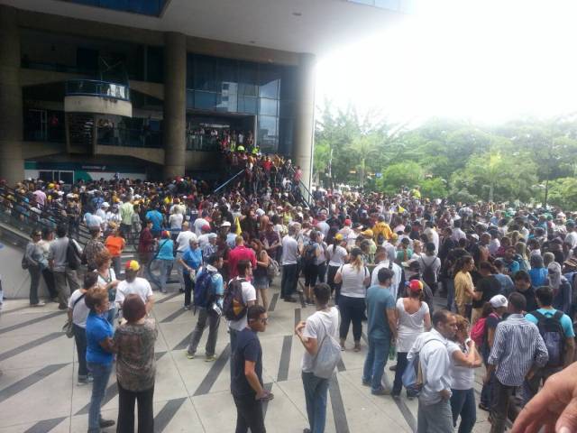 Manifestantes llegan a Parque Cristal. Foto: Pamela Toledo.