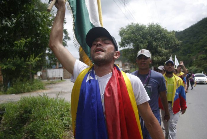 Estudiantes que emprendieron caminata desde Barquisimeto llegan a Caracas #20Jun