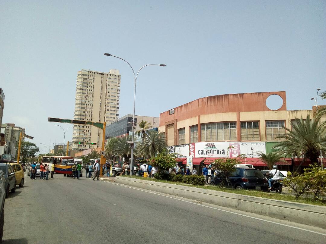 Continúa el trancazo en Porlamar #26Jun