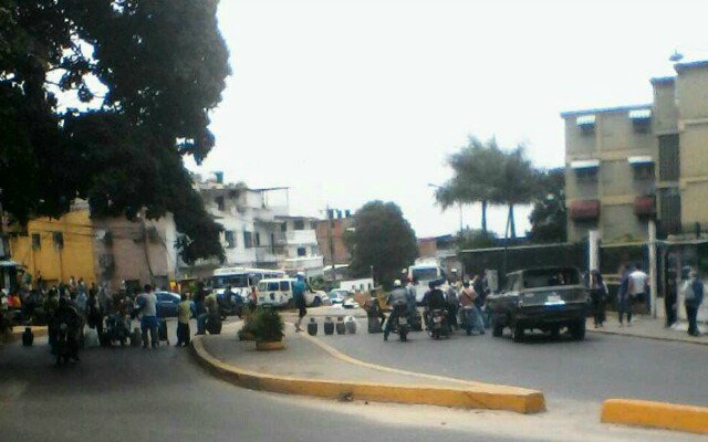 Los vecinos de Catia protestaron este #28Jun