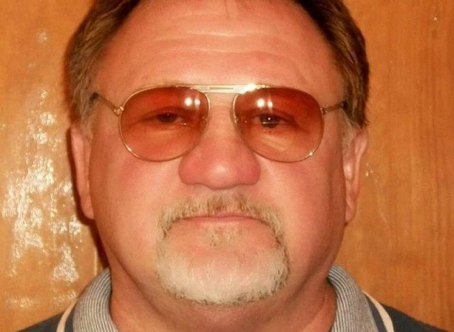 Fotografía en redes sociales de James Hodgkinson de Belleville, Illinois. Un hombre armado abrió fuego el miércoles contra miembros republicanos del Congreso de Estados Unidos durante una práctica de béisbol cerca de Washington, e hirió a varias personas, entre ellas al prominente congresista Steve Scalise, antes de ser detenido, dijeron testigos y policía.    James Hodgkinson/Handout via REUTERS 