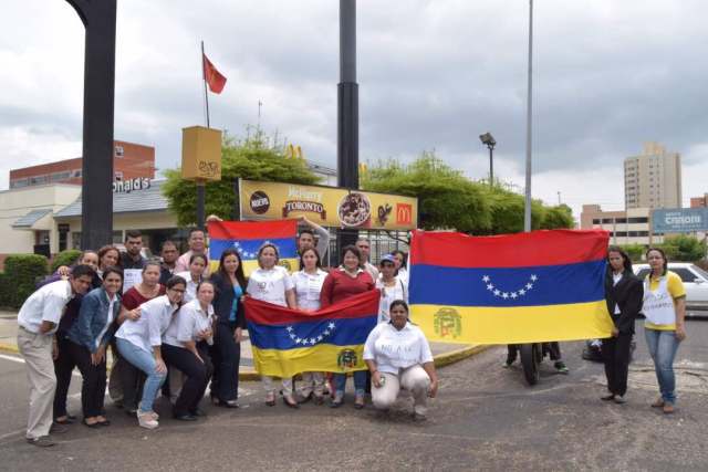 En la avenida Bella Vista con calle 72 y en diversos puntos de Maracaibo, los estudiantes obstaculizaron de manera pacífica el paso vehicular por varias horas