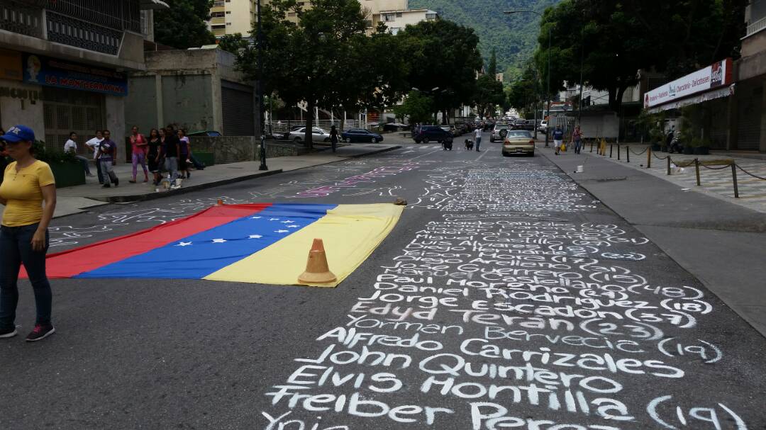 Un mural en Los Palos Grandes en honor a los caídos en protestas (fotos)