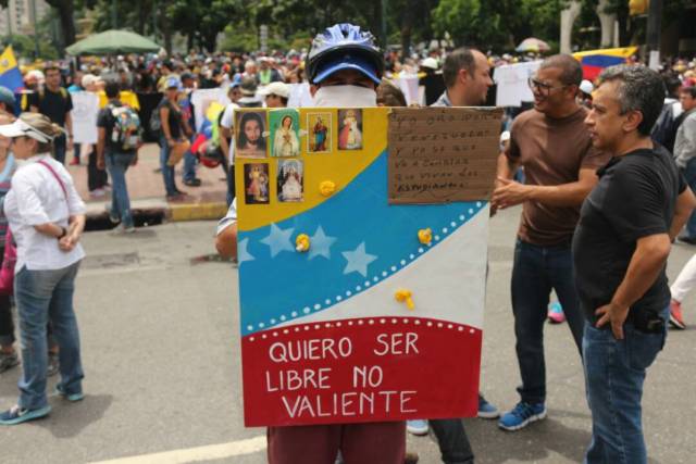 Oposición marcha desde Plaza Altamira al CNE este #7Jun / Foto Eduardo Ríos -lapatilla.1eye.us