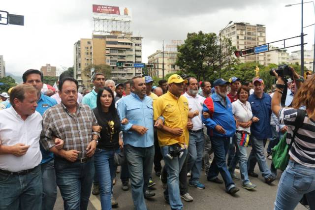 Oposición marcha desde Plaza Altamira al CNE este #7Jun / Foto Eduardo Ríos -lapatilla.1eye.us