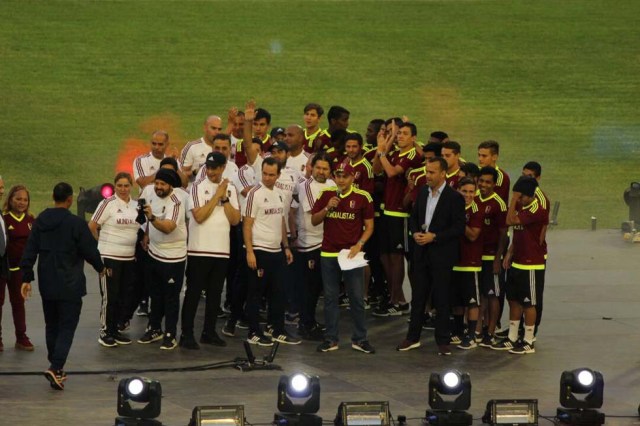 ¡Campeones en nuestros corazones! Las imágenes que no viste del recibimiento de la Vinotinto Sub 20. Foto: Eduardo Ríos / lapatilla.1eye.us