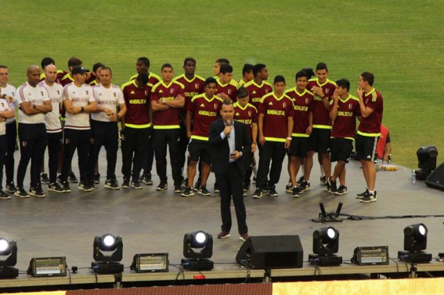 ¡Campeones en nuestros corazones! Las imágenes que no viste del recibimiento de la Vinotinto Sub 20. Foto: Eduardo Ríos / lapatilla.1eye.us