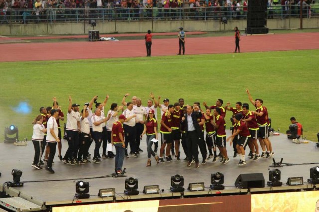 ¡Campeones en nuestros corazones! Las imágenes que no viste del recibimiento de la Vinotinto Sub 20. Foto: Eduardo Ríos / lapatilla.1eye.us