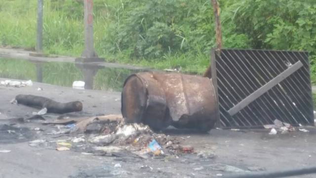 Así quedaron las calles en  Caricuao tras la fuerte represión (Foto: @HAiDYRODRIGUEZ)