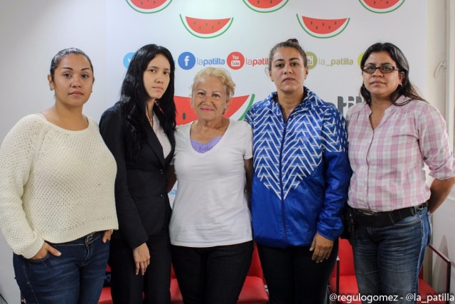 Familiares de los funcionarios de Polichacao "secuestrados" en El Helicoide aseguran que se sumarán a la huelga de hambre si no los liberan. Foto: Régulo Gómez / lapatilla.1eye.us