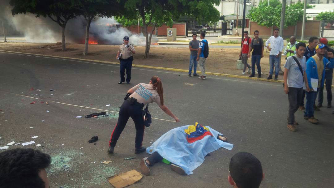 Camión arrolla a manifestantes cerca de Urbe: Un estudiante muerto y varios heridos #15Jun