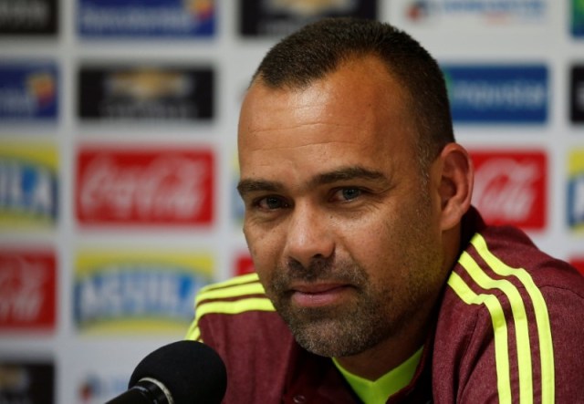 Imagen de archivo del entrenador de la selección de fútbol de Venezuela, Rafael Dudamel, en una conferencia de prensa en Barranquilla, Colombia. 21 de agosto 2016. El entrenador de la selección de fútbol de Venezuela, Rafael Dudamel, le pidió el jueves al presidente Nicolás Maduro que "pare las armas", en medio de una ola de violentas protestas opositoras que ha dejado al menos 67 fallecidos. REUTERS/John Vizcaino Picture Supplied by Action Images