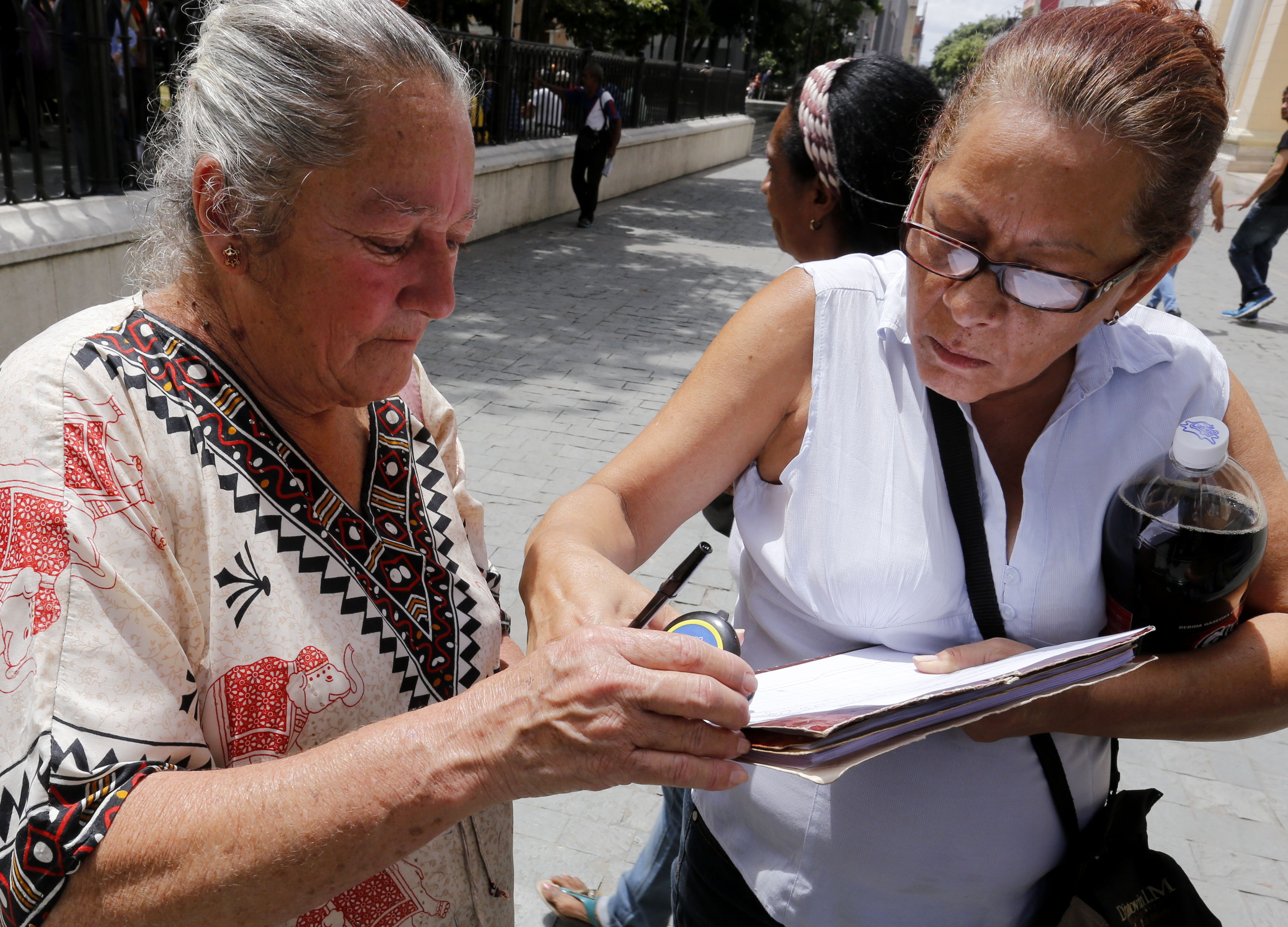 Este lunes culmina entrega de firmas de candidatos para Constituyente