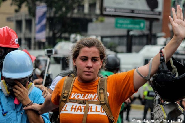 Mientras el régimen reprime, la resistencia se le planta a Maduro en la calle. Foto: Régulo Gómez / lapatilla.1eye.us