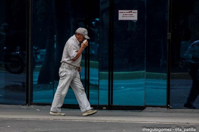 Mientras el régimen reprime, la resistencia se le planta a Maduro en la calle. Foto: Régulo Gómez / lapatilla.1eye.us