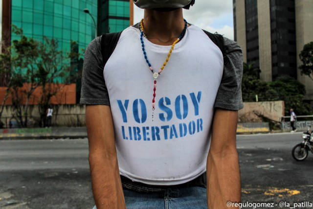 La juventud se le plantó a Conatel para exigir el cese a la censura. Foto: Régulo Gómez / lapatilla.1eye.us