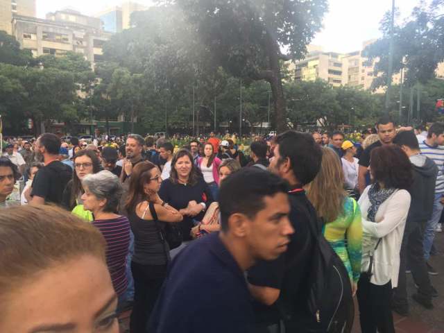 Manifestantes llegan al Distribuidor de Altamira. Foto: Eduardo de la Concha. 