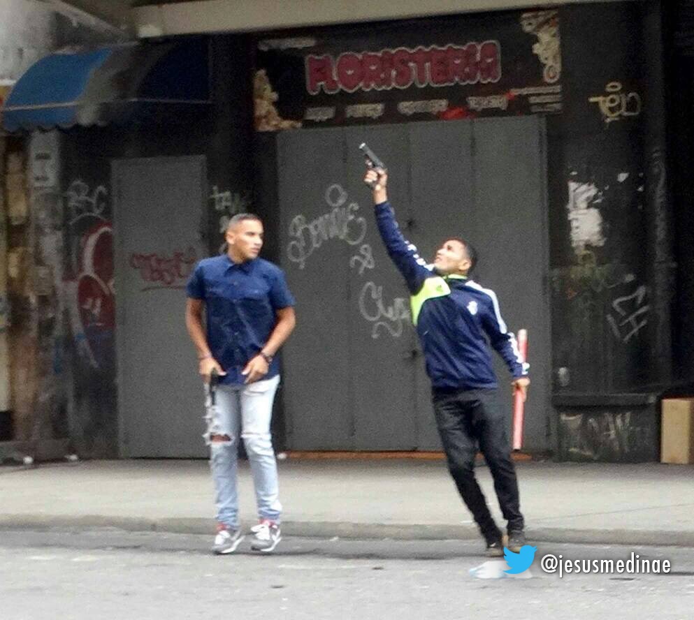 Identifica a estos paramilitares que accionaron armas de fuego en La Candelaria (FOTOS)