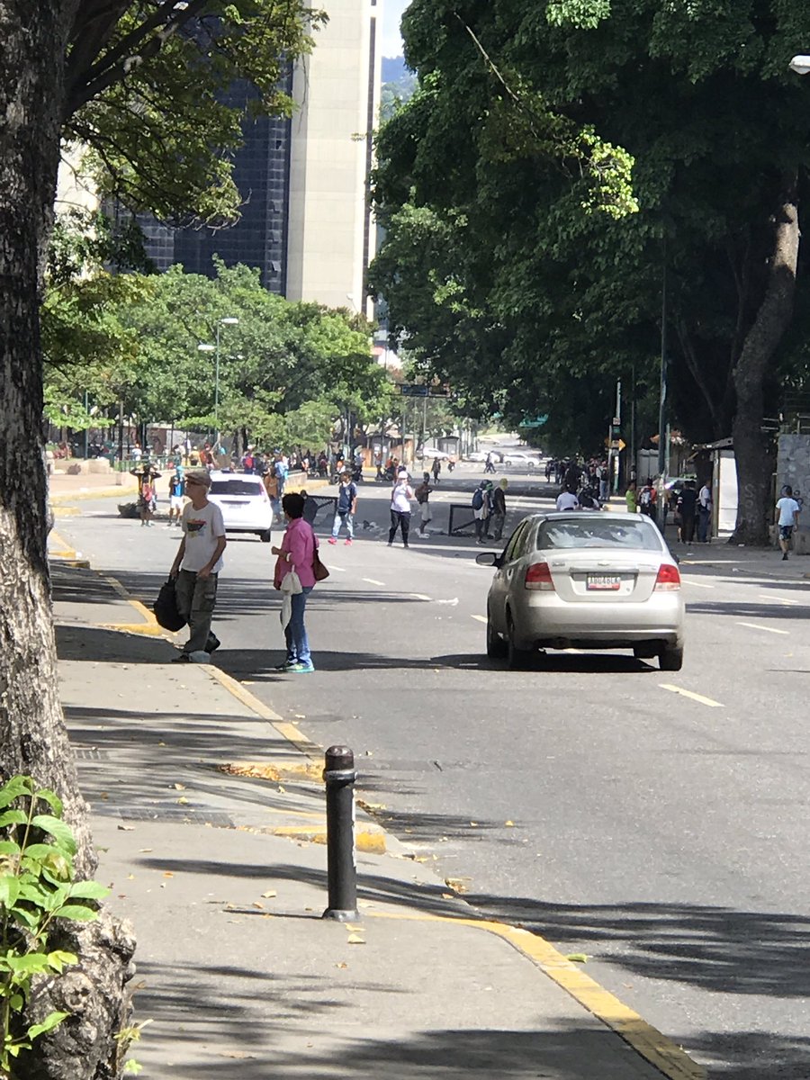 Cerrados los accesos a la plaza Francia de Altamira este #3Jun