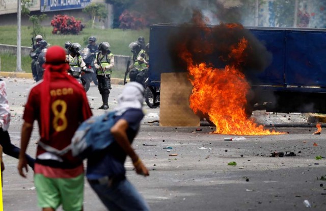 Cuerpos de seguridad redoblan la represión en las marchas. La resistencia sigue. REUTERS/Carlos Garcia Rawlins