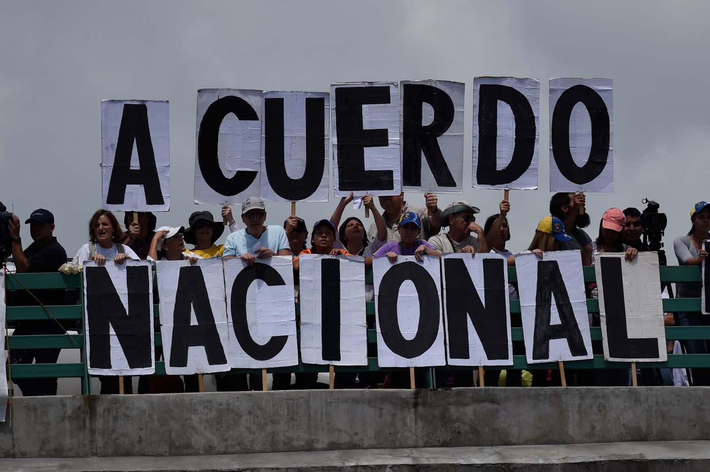 Derecho a la rebelión implica resistencia, no violencia