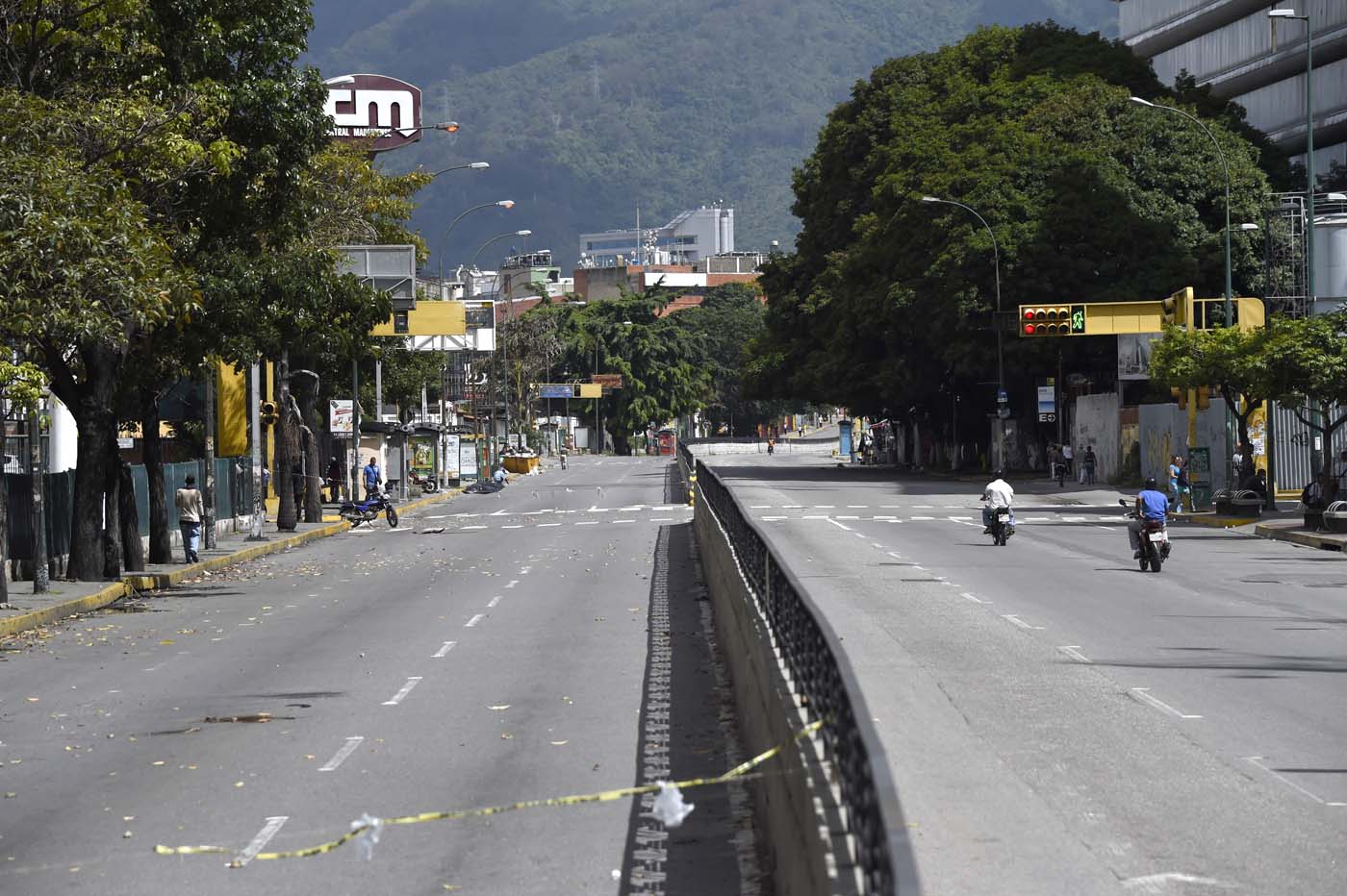 Comercios cerrados, sin transporte público, calles desoladas y bloqueadas…el paro cívico en Venezuela