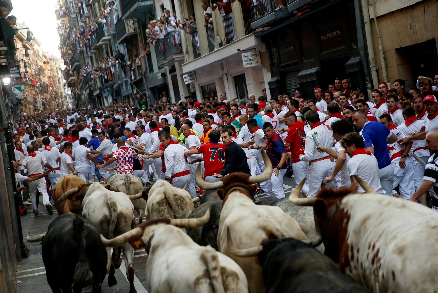 Inicio accidentado de los Sanfermines en España con tres corneados