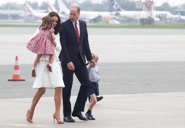 Prince William, the Duke of Cambridge, his wife Catherine, The Duchess of Cambridge, Prince George and Princess Charlotte arrive at a military airport in Warsaw, Poland July 17, 2017. REUTERS/Kacper Pempel