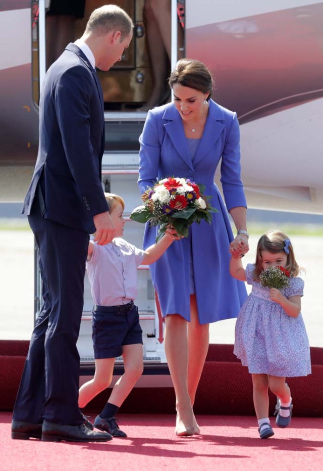 Prince William, the Duke of Cambridge, his wife Catherine, The Duchess of Cambridge, Prince George and Princess Charlotte arrive at Tegel airport in Berlin, Germany, July 19, 2017. REUTERS/Kay Nietfeld/POOL