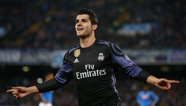 Imagen de archivo de Álvaro Morata celebrando un gol en el partido de Liga de Campones disputado entre el Real Madrid y el Nápoles en el estadio San Paolo. 7 marzo 2017. Reuters / Tony Gentile Livepic