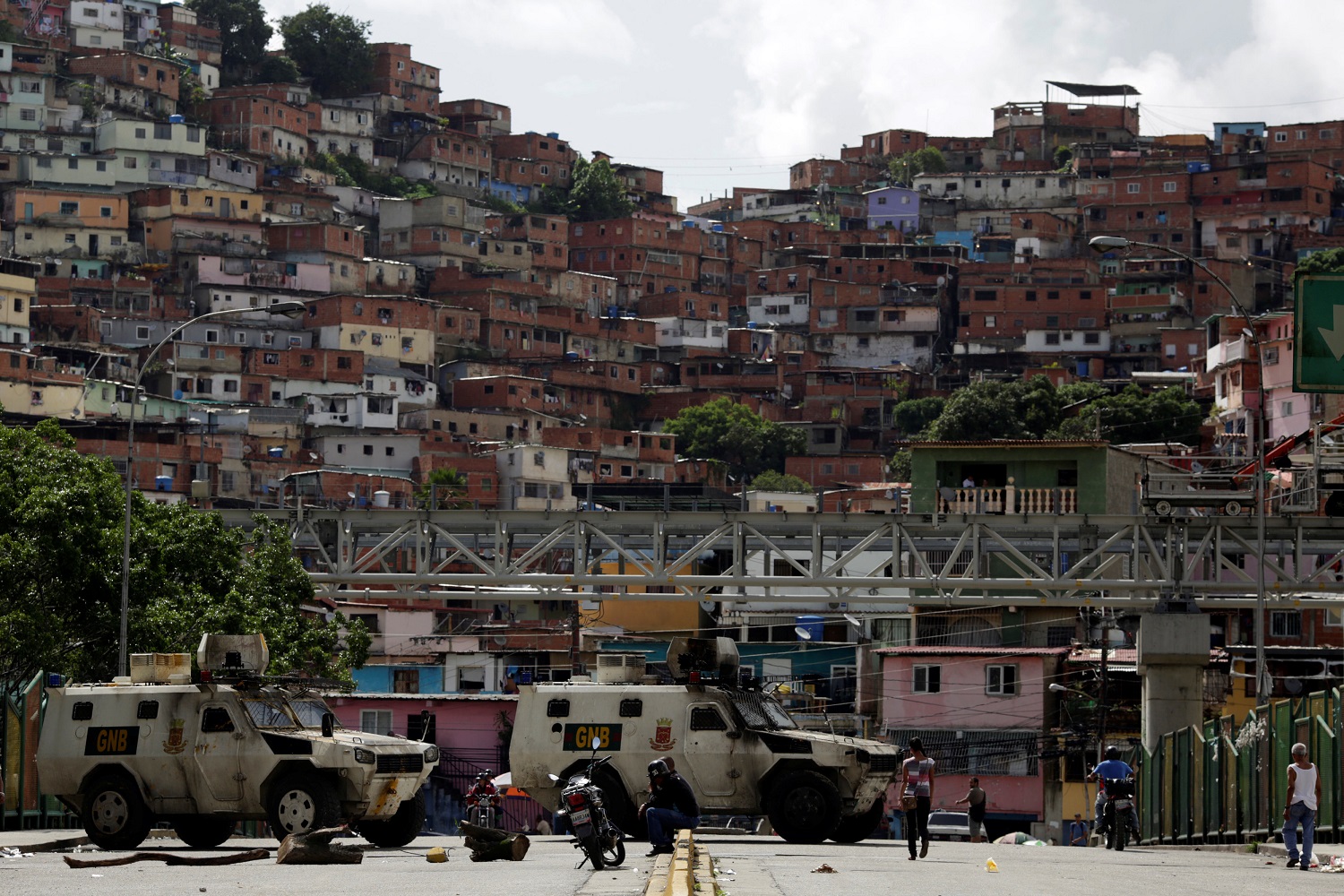 La pancarta dejada por un exchavista en un liceo y que explica la crisis venezolana #24Jul (Foto)