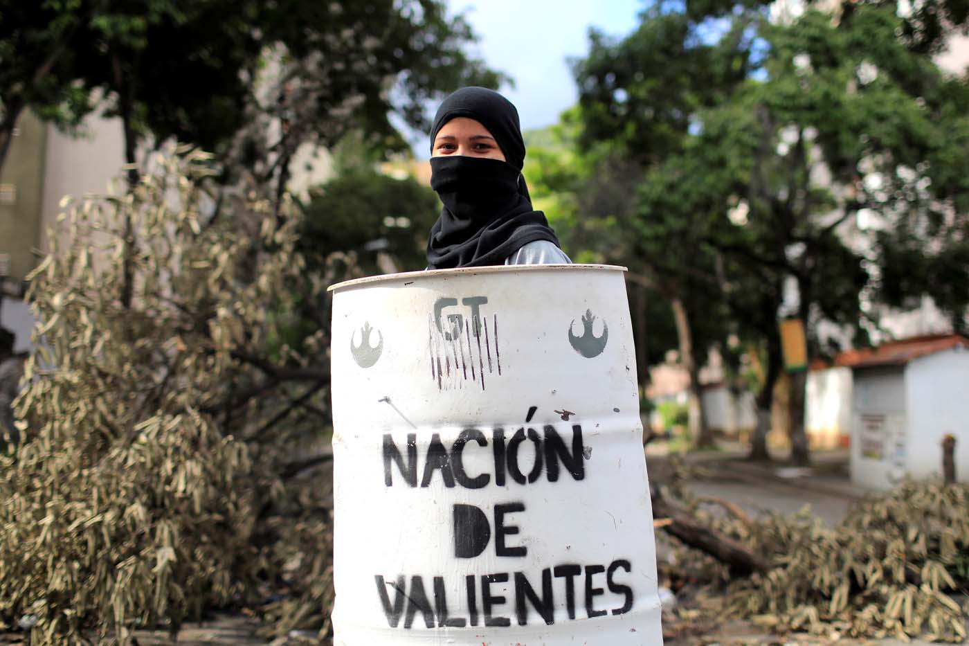 Calles desoladas y con barricadas durante primeras horas del paro nacional #26Jul (fotos)