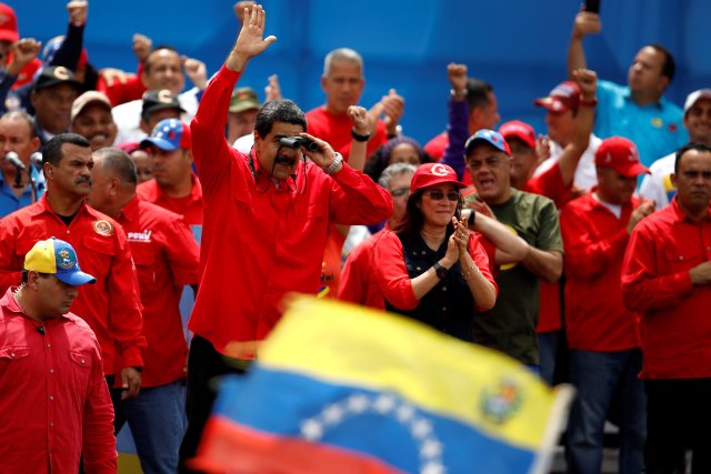 Venezuela's President Nicolas Maduro uses a pair of binoculars next to his wife Cilia Flores during the closing campaign ceremony for the upcoming Constituent Assembly election in Caracas, Venezuela, July 27, 2017 . REUTERS/Carlos Garcias Rawlins