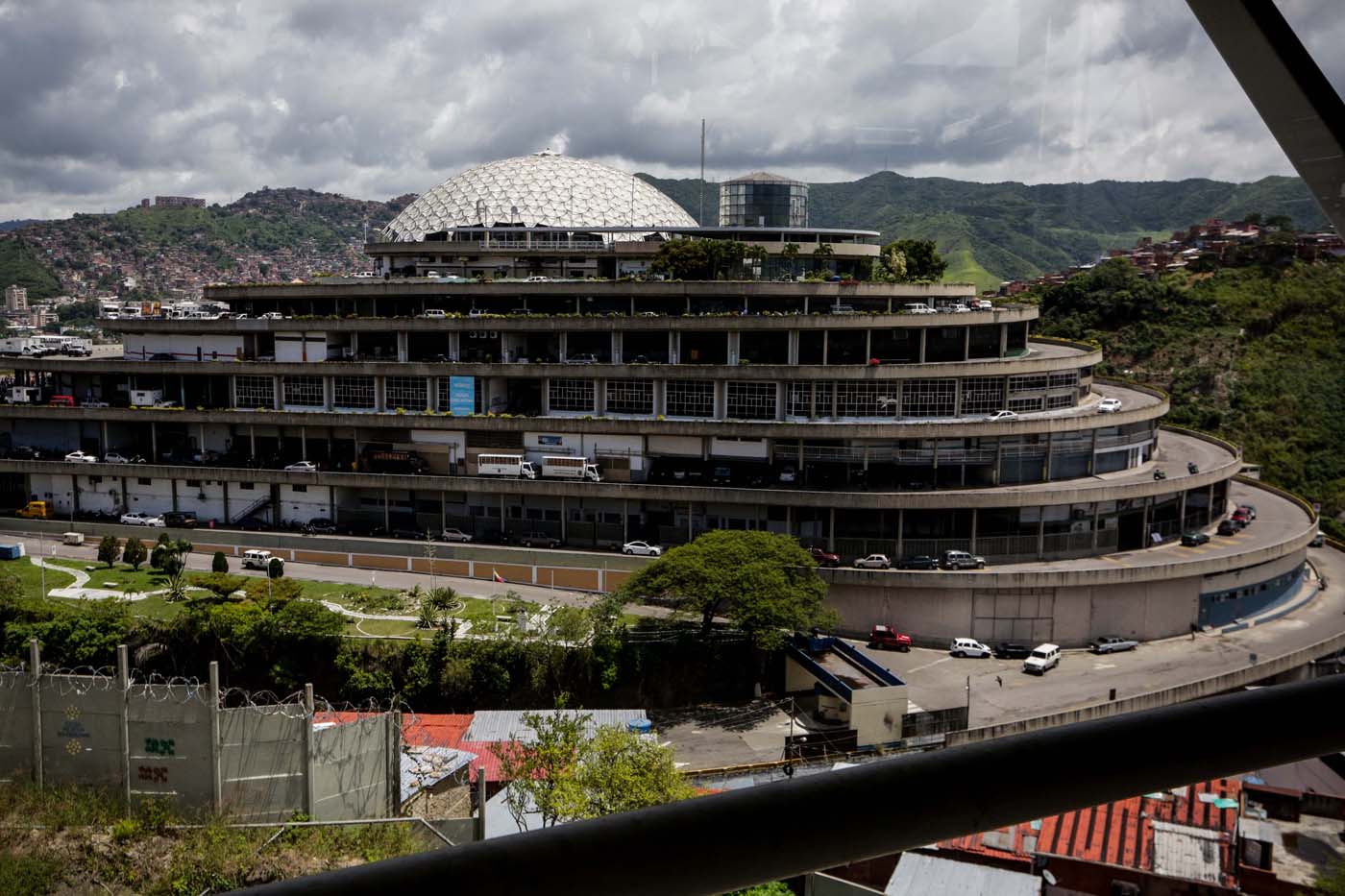 Calculan 300% de hacinamiento en sede del Sebin en El Helicoide