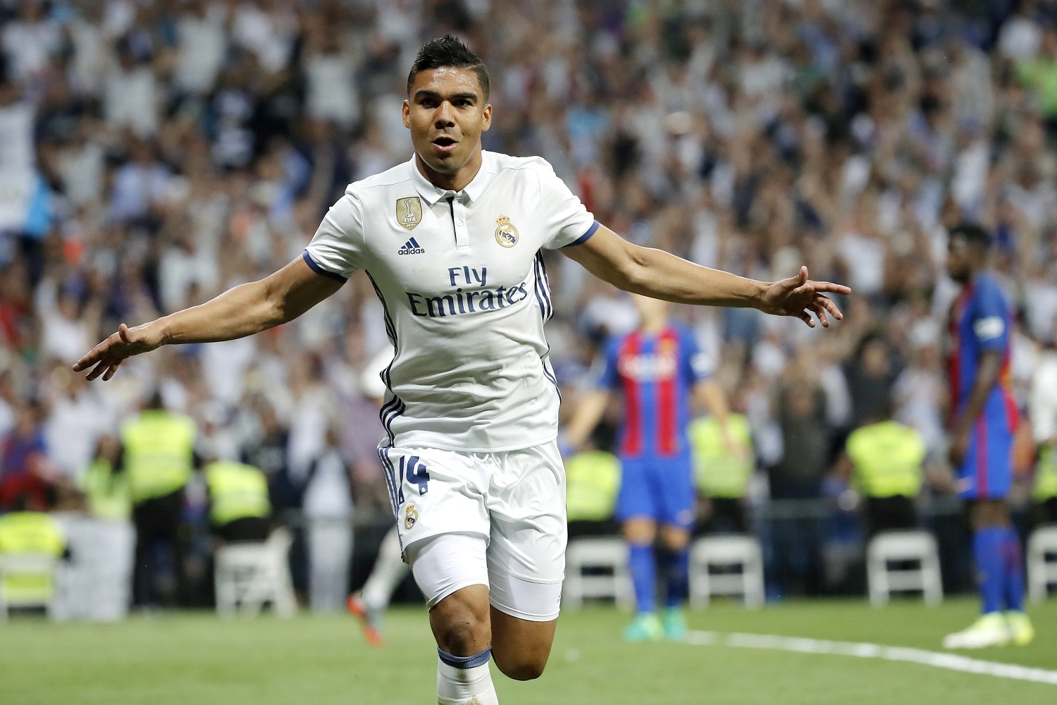 Real Madrid y Manchester United oficializaron el traspaso de Casemiro