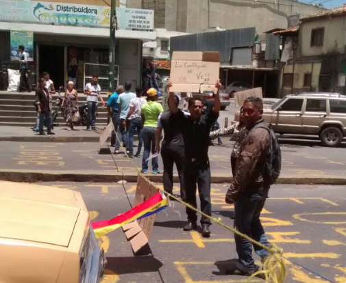 En la avenida Roosevelt también se unieron al trancazo #4Jul