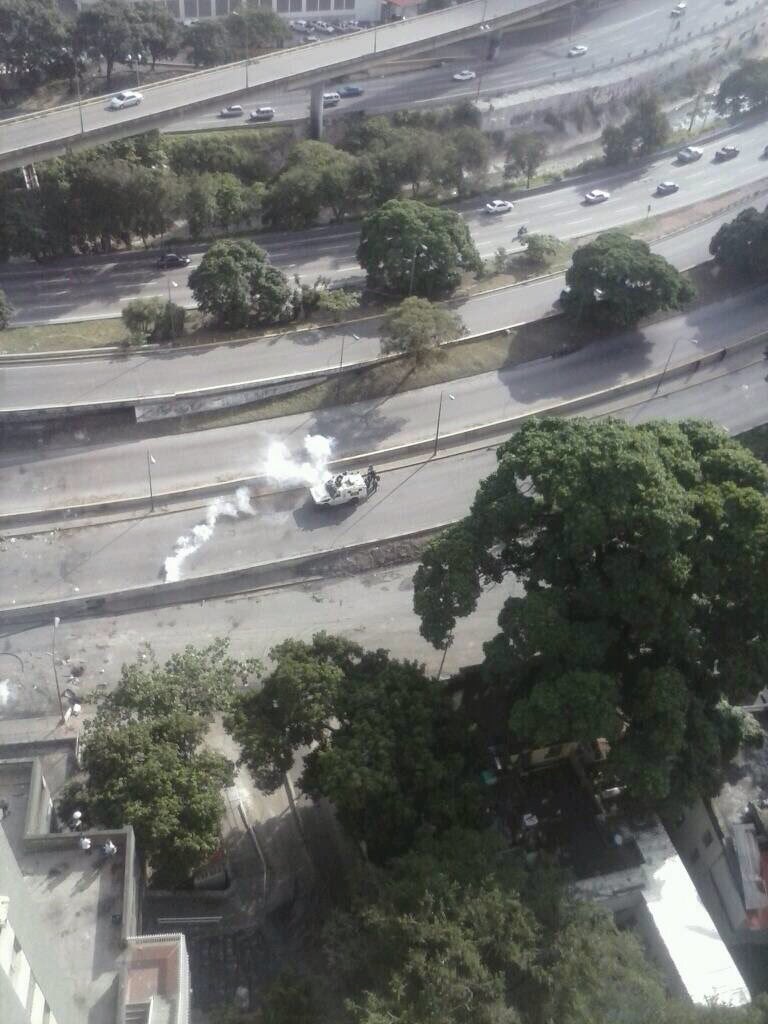 La GNB conmemora el #5Jul lanzando lacrimógenas en El Paraíso (Fotos y Video)