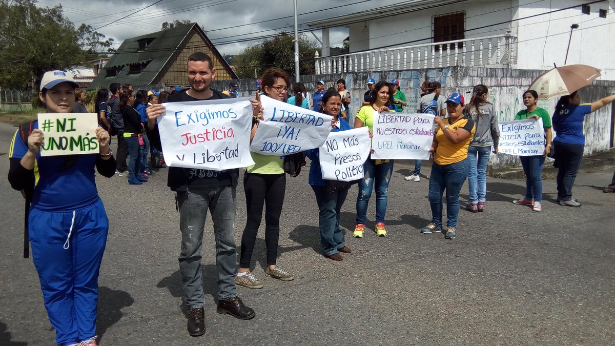 Estudiantes de la Upel Rubio realizan pancartazo por caídos y detenidos en protestas #7Jul