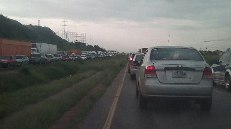 Reportan tranca en la ARC a la altura del viaducto de La Cabrera #10Jul