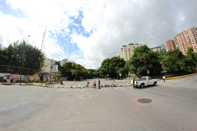 Foto: Los vecinos de El Cafetal montaron barricadas durante el Paro Nacional  / Foto Regulo Goméz lapatilla.1eye.us