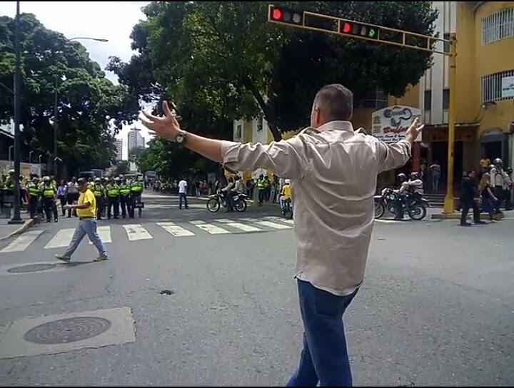 Richard Blanco: La miseria humana de los salvajes del régimen reprimió con saña a manifestantes en Chacaíto