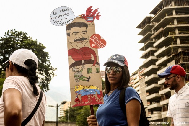 Lo que usted no vio de la concentración por los 100 días de resistencia. Fotos: lapatilla.1eye.us