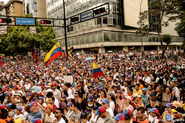 Lo que usted no vio de la concentración por los 100 días de resistencia. Fotos: lapatilla.1eye.us