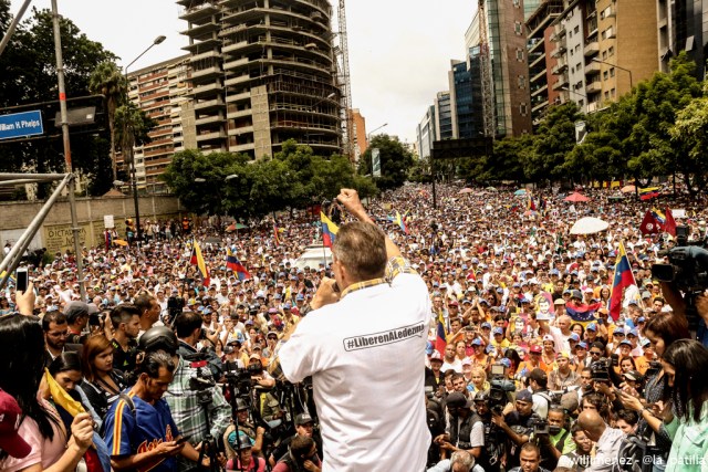 Lo que usted no vio de la concentración por los 100 días de resistencia. Fotos: lapatilla.1eye.us