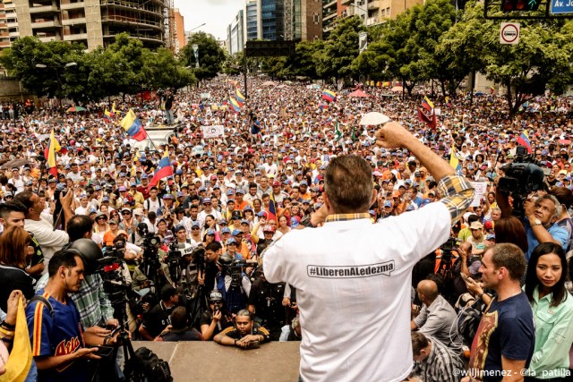 Lo que usted no vio de la concentración por los 100 días de resistencia. Fotos: lapatilla.1eye.us