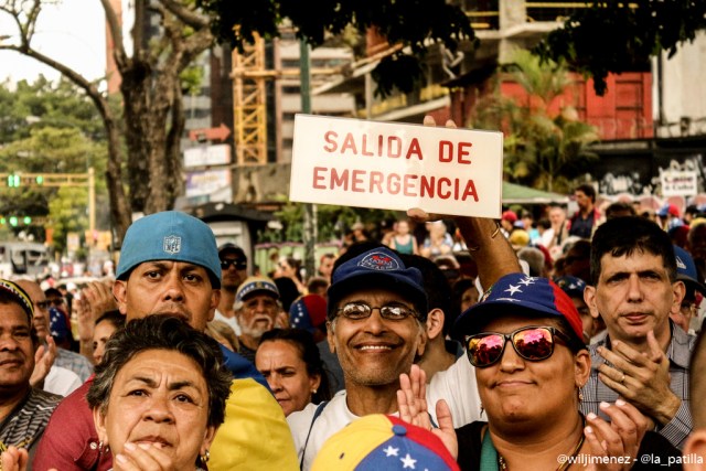 Lo que usted no vio de la concentración por los 100 días de resistencia. Fotos: lapatilla.1eye.us