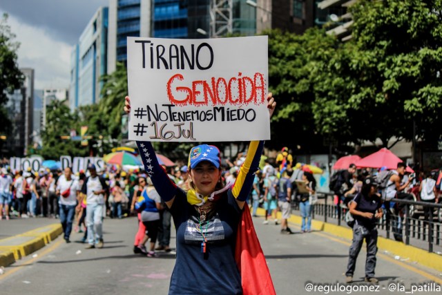 Lo que usted no vio de la concentración por los 100 días de resistencia. Fotos: lapatilla.1eye.us