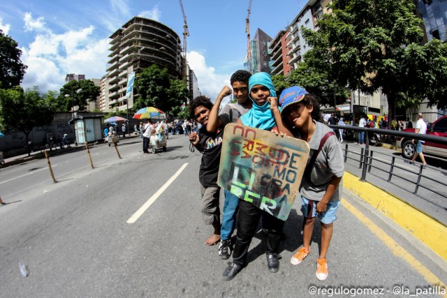 Lo que usted no vio de la concentración por los 100 días de resistencia. Fotos: lapatilla.1eye.us